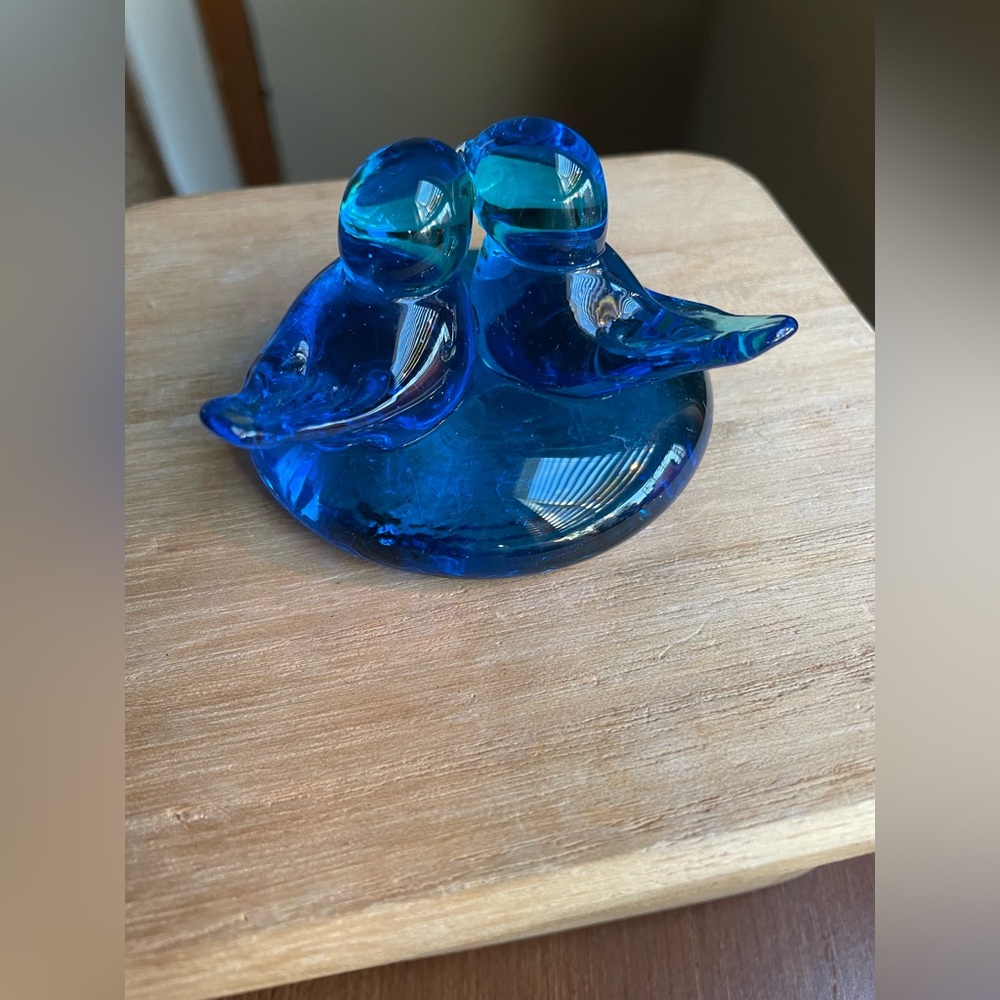 Vintage Gene Center Kissing Bluebirds of Happiness Glass Figurine